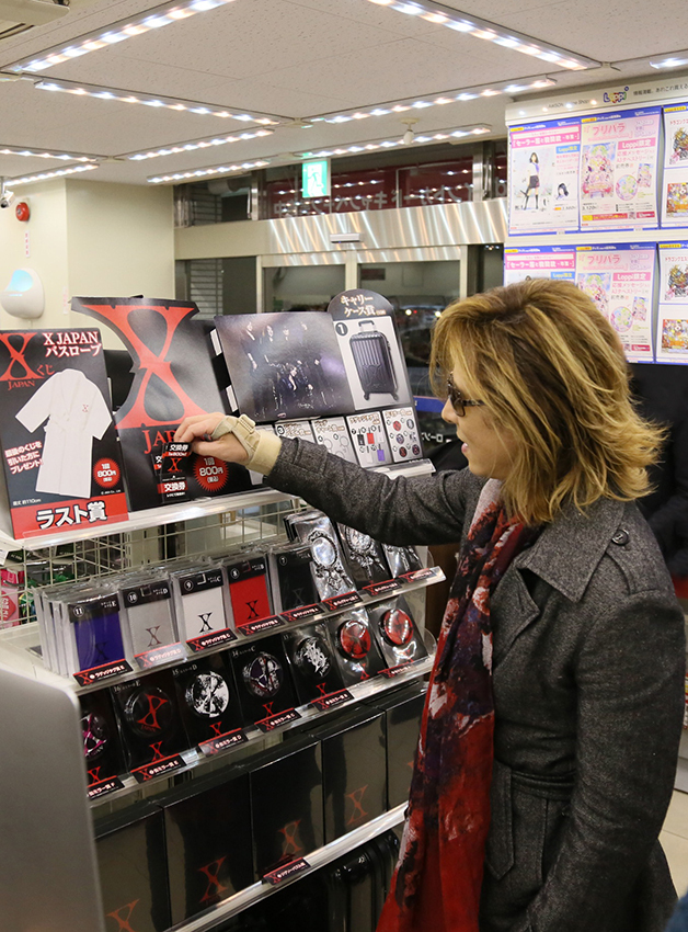 Yoshiki 自らローソンで X Japanくじ をひく X Japan Fans Blog 紅に染まったfans